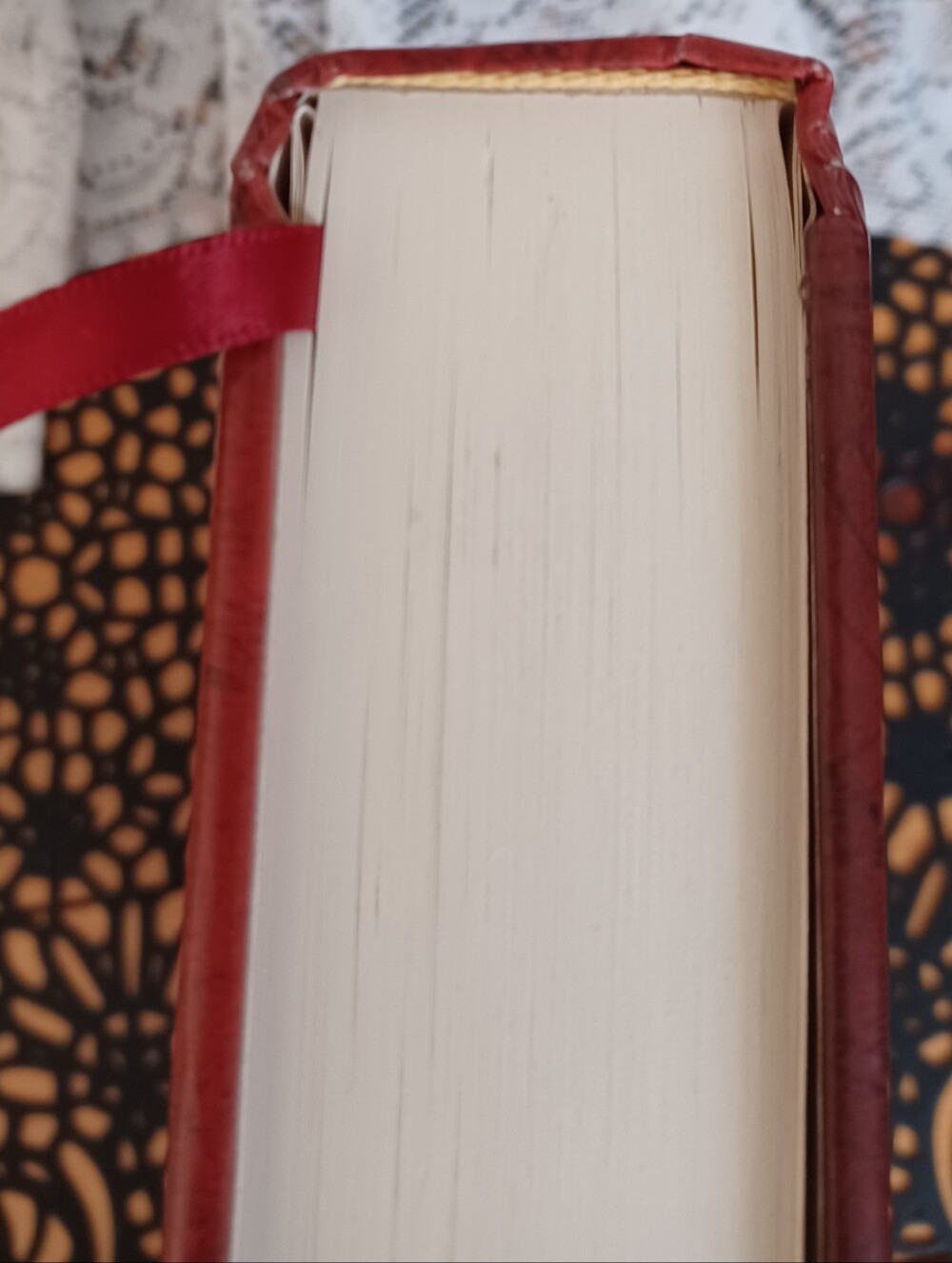 20TH ANNIVERSARY EDITION OUTLANDER A NOVEL BY DIANA GABALDON W/CD & BOOKMARK - Picture 9 of 14